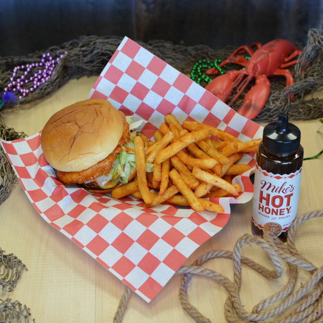 angrycrabshack's tweet photo. 🔥🍯 Start your Monday with our Mike's Hot Honey® Limited Time Menu! From Hot Honey Buffalo Chicken Sandwiches to Fried Cornbread with Ice Cream &amp; Hot Honey drizzle, there's something to love for everyone. Don’t miss out! 🐔🍨 #HotHoneyLovers #AngryCrabShack #SweetAndSpicy https://t.co/6ek6Uj9Hf4