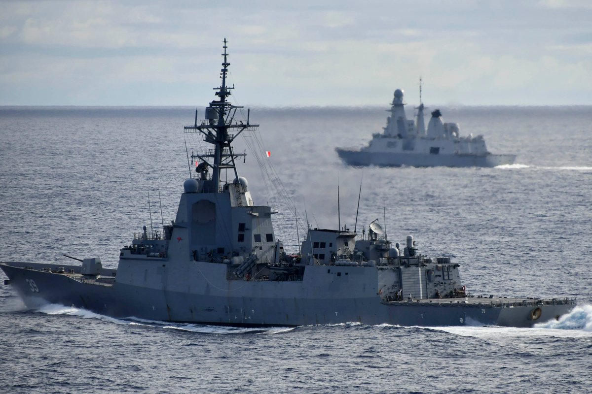 French_CSG's tweet photo. The 🇦🇺 HMAS Hobart destroyer joined the #French_CSG in the Lombok Strait during the final phase of #LAPEROUSE25
➡️The 🇫🇷 Jacques Chevallier has refueled a 🇦🇺 vessel for the first time !
➡️The Hobart and 🇫🇷 air defense destroyer carried out many exercises and exchanges. https://t.co/xkPQFZ65oG