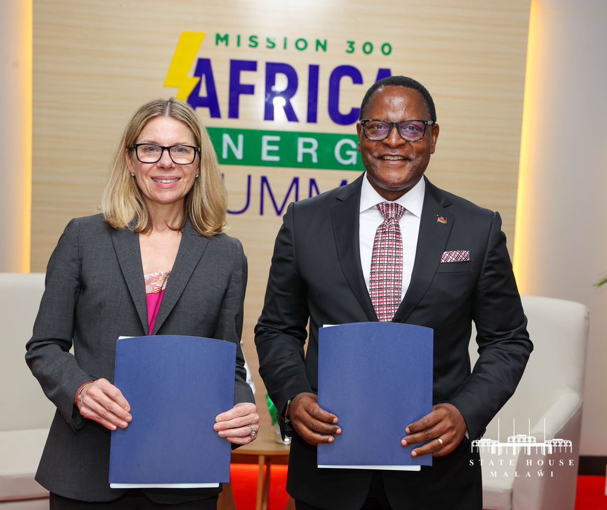 Dr. Lazarus Chakwera (@lazaruschakwera) on Twitter photo Together with World Bank managing director (Operations), <a href="/bjerde_anna/">Anna Bjerde</a>, we witnessed signing of Malawi’s $300 million compact for energy. On the cards - additional 848 megawatts - over 2 million on and off-grid connections & enhanced share of renewable energy.
#Mission300Summit Together with World Bank managing director (Operations), <a href="/bjerde_anna/">Anna Bjerde</a>, we witnessed signing of Malawi’s $300 million compact for energy. On the cards - additional 848 megawatts - over 2 million on and off-grid connections & enhanced share of renewable energy.
#Mission300Summit