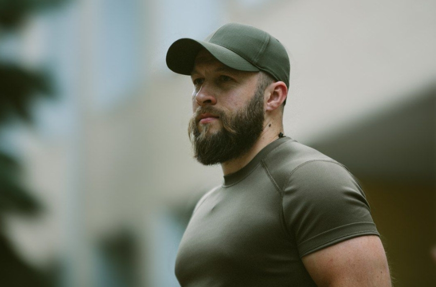 Lowering the mobilization age in Ukraine is necessary but must come with proper conditions, says 3rd Assault Brigade deputy commander Maksym Zhorin. He suggests offering 1-2 year contracts instead of service until the end of martial law, along with financial incentives and clear