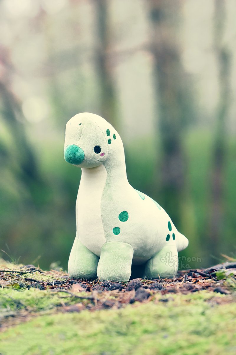 floofyfluff's tweet photo. Meet Bruce the brachiosaurus! 🦕💚 https://t.co/J0YokBb3Xx