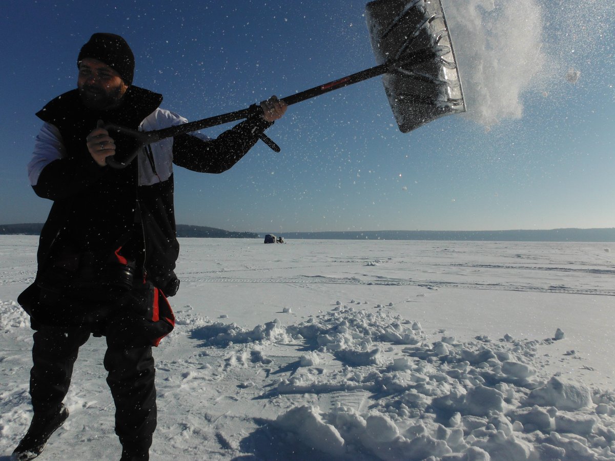 Diversinc's tweet image. Ice diving season is upon us! ❄️ 

The weather is cooperating locally, and we’re ready for some thrilling ice dives. 

Ready to dive beneath the ice with Divers Incorporated? 🤿 

#IceDiving #ColdWaterDiving #ScubaAdventure #DiveWithDiversInc