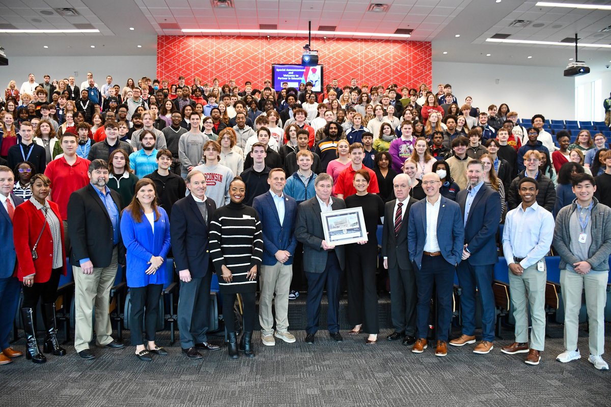 ASCTEAlabama's tweet photo. Big news! 🎉 @TVAnews &amp; ASCTE have partnered to advance cybersecurity education across Alabama! 💻🔒 Students gain hands-on training &amp; career insights to thrive in the digital economy.  

A stronger, safer future starts here. 🙌 https://t.co/upzIBDaiKR