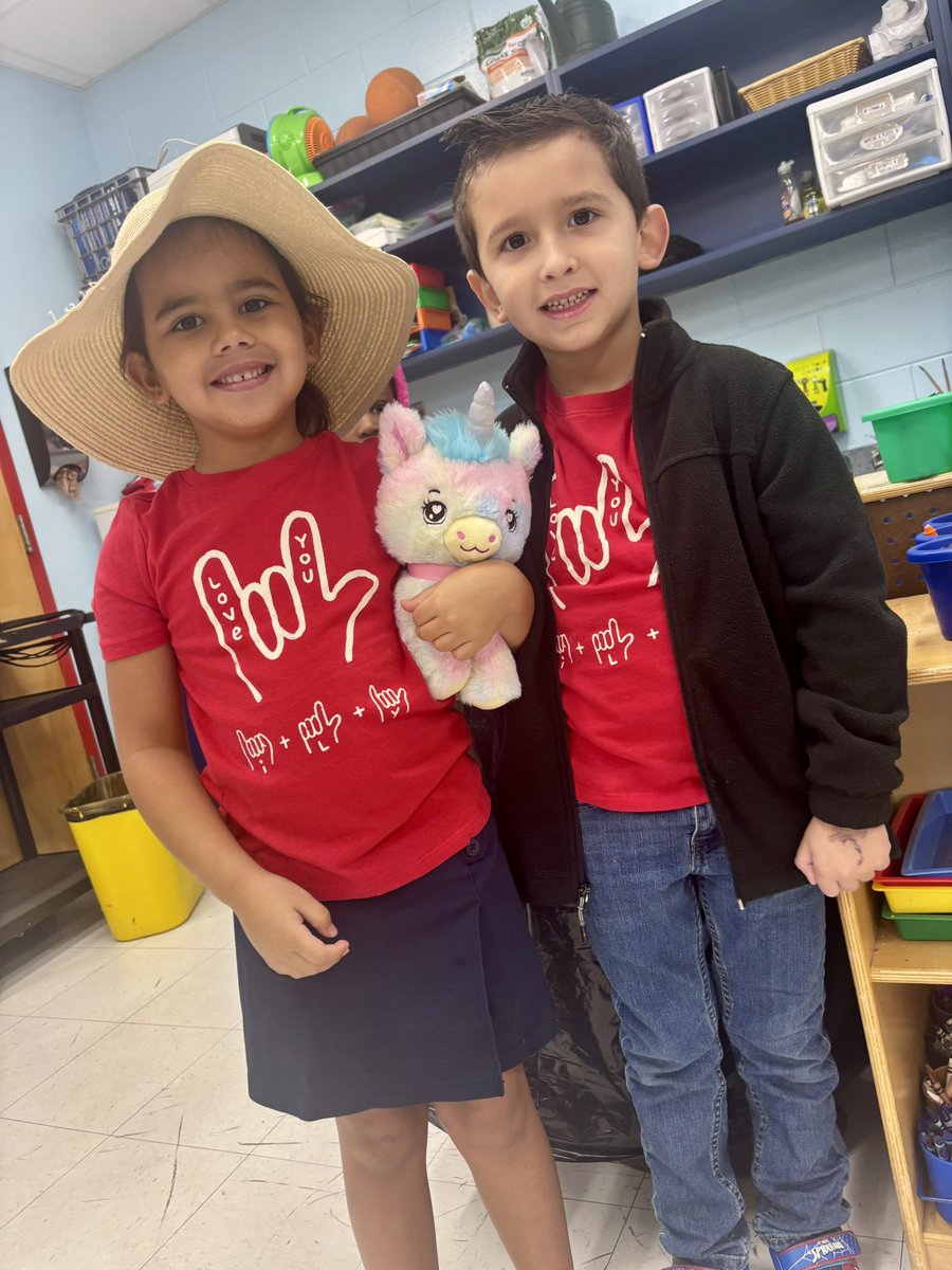 Literacy Week <a href="/ForestHillElem/">Forest Hill Elem.</a> Musketeer Monday support by Team Amistad ❤️🦉