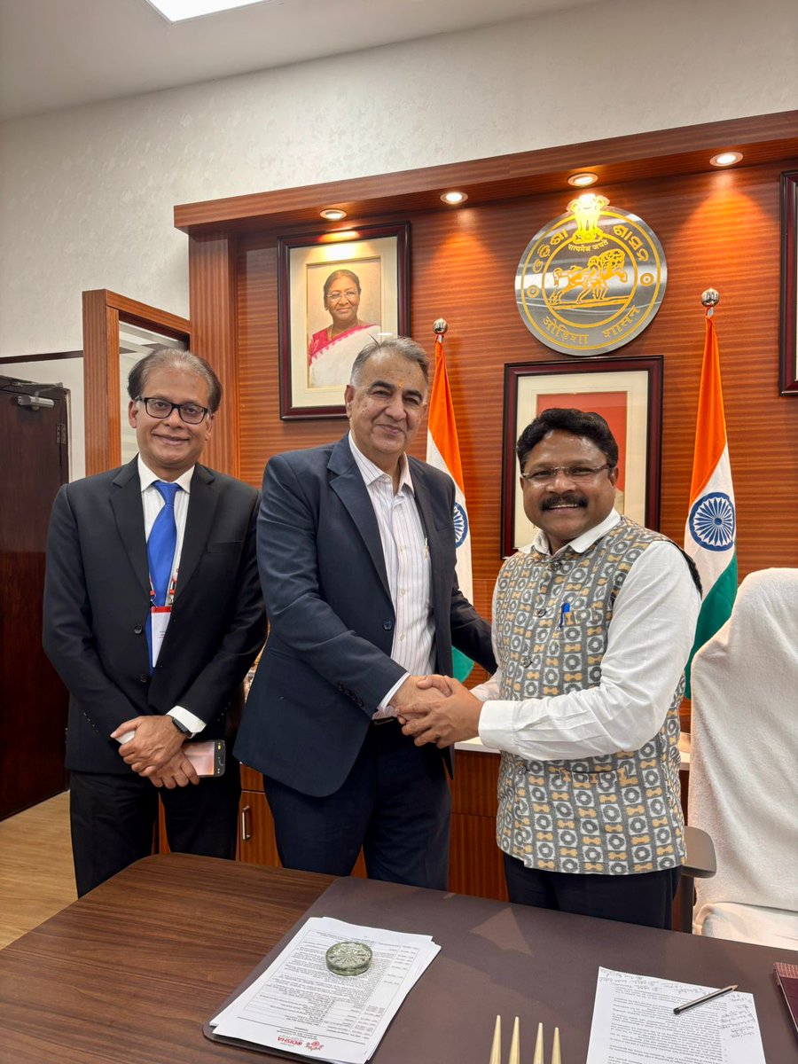 MahalingMukesh's tweet photo. Today, met Mr. Shailender Kumar, Senior Vice President and Regional Managing Director, @Oracle_India, and NetSuite JAPAC , along with Mr. Debapriya Nandan , Senior Director Oracle India.

The meeting served as a courtesy visit and a platform to discuss the roadmap for building a Viksit Odisha through technological advancements and strategic collaborations.
