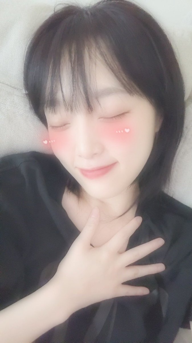 mycheww's tweet photo. 하이디라오에서 지구미 만난 예나 ♡ 
편지 써서 준 지구미도 편지 부분 안 잘리게 비닐 쪼꼼만 뜯어서 먹는 예나도 너무 귀여워...😭 https://t.co/sa6xfWaBND