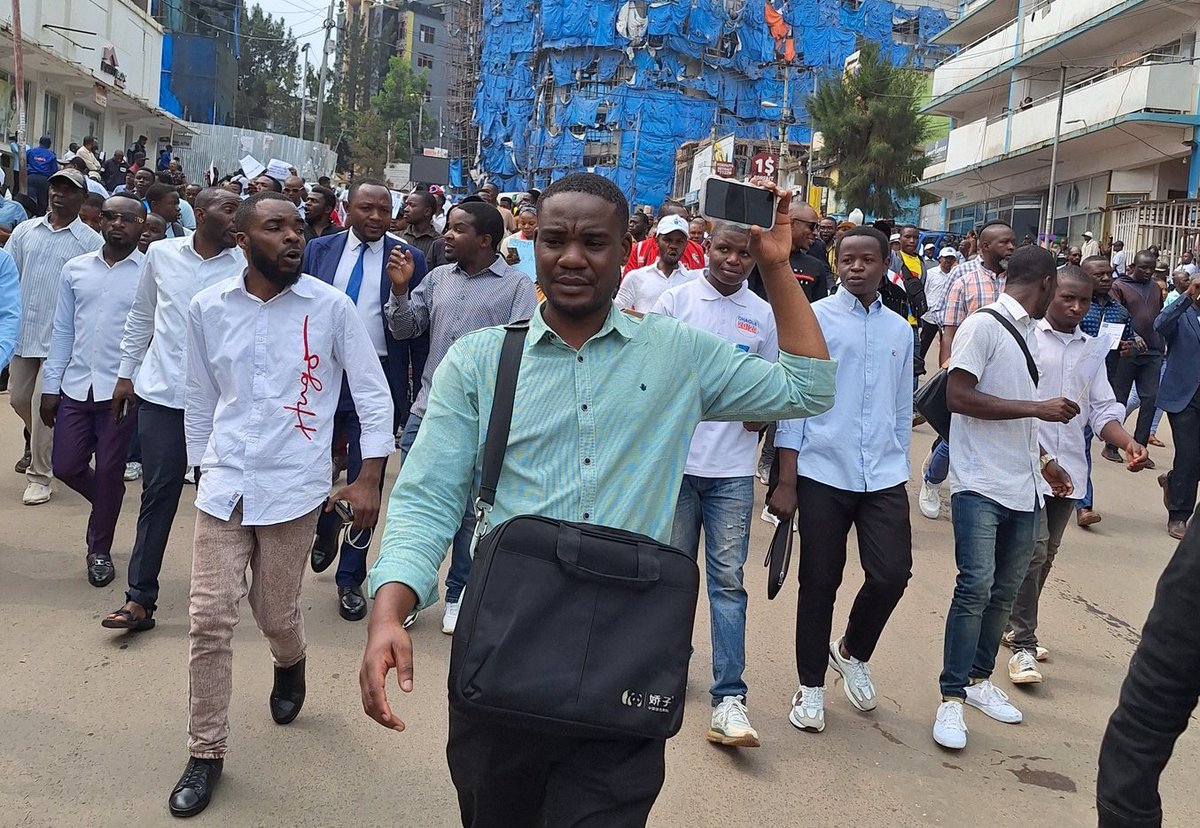 "Goma ne sera jamais rwandaise ": la voix de <a href="/StewardMuhindo/">Stewart Muhindo Kalyamughuma</a>    l’un des manifestants de Bukavu

lavoixdelucg.org/goma-ne-sera-j…