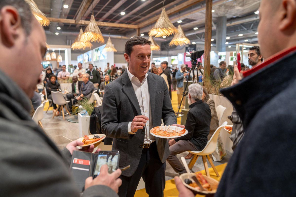 🦐Los mejores productos y cocineros de España se encuentran en el stand de <a href="/saboresalmeria/">SaboresAlmería</a> en <a href="/madridfusion/">madrid fusion</a> 

👨‍🍳Gracias a nuestros 14 chefs que están difundiendo la calidad, variedad y versatilidad de la gastronomía y los productos almerienses.
