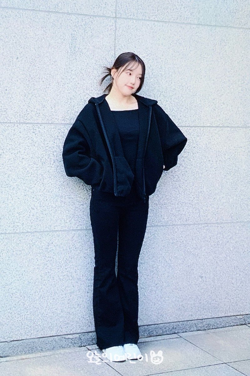 YerinHada0819's tweet photo. 250127 이뿌니 퇴근🖤 #예린 #YERIN https://t.co/FyQmEEZbtd