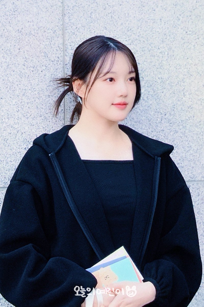 YerinHada0819's tweet photo. 250127 이뿌니 퇴근🖤 #예린 #YERIN https://t.co/FyQmEEZbtd
