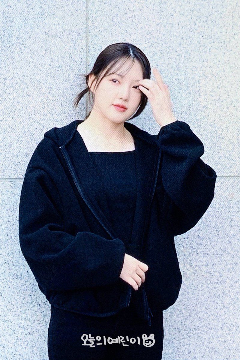 YerinHada0819's tweet photo. 250127 이뿌니 퇴근🖤 #예린 #YERIN https://t.co/FyQmEEZbtd