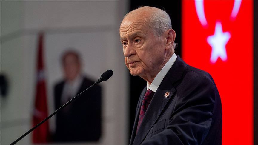 Klasik ve bildik İmamoğlu tablosu maalesef gündeme yine gölge düşürmüştür.

Kendi aklı yerine başkalarının aklını rehber edinmesi bir yana, İstanbul şehremini görevini layıkıyla yapamadığını itiraf edememiş, sancılı ve zor dönemlerde İstanbul’u niçin yüzüstü bıraktığını