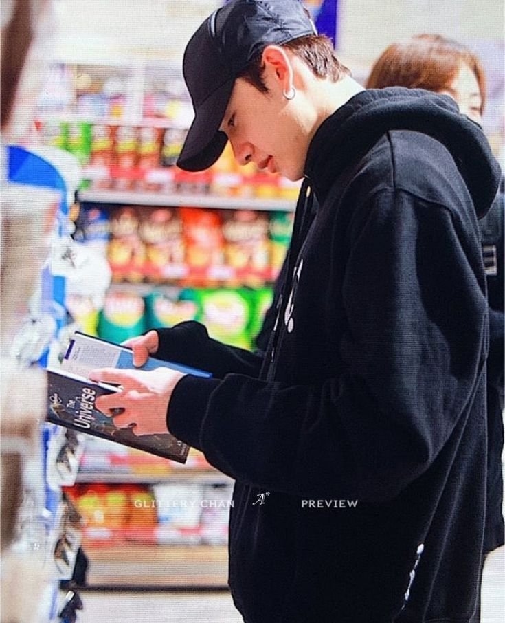 Found a cute boy in my favorite place, hehe
#BangChan