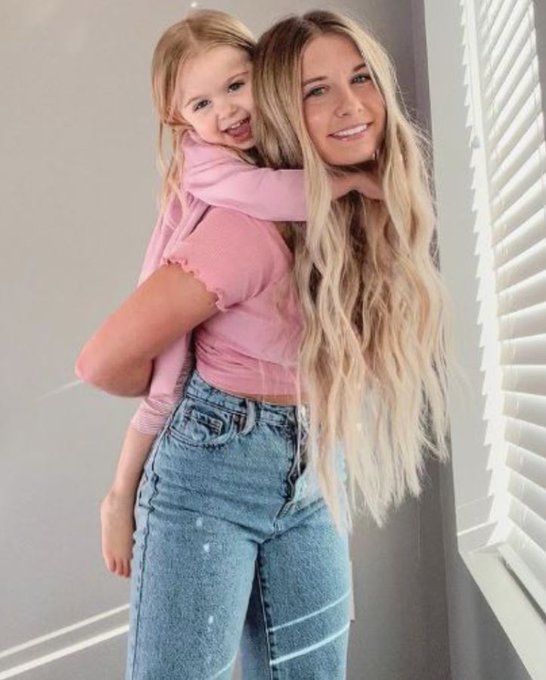 2 pic. That poor child… hugging a demon https://t.co/SEVtsqtQ4l