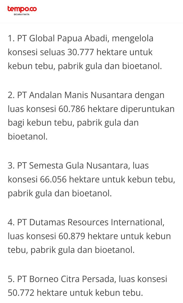 ferizandra's tweet photo. Postingan saya tahun lalu... sekarang pembabatan hutan mulai dilakukan...

Merauke, ibukota Provinsi Papua Selatan, titik 0 km Indonesia di ujung timur... di sini direncanakan akan dibuka lahan untuk proyek pembangunan sentra pertanian dan energi terintegrasi dengan target seluas 2 juta hektar...

Luas Kabupaten Merauke adalah 46.791,63 Km2 atau 4.679.163 hektare dimana 1.425.000 hektare berupa rawa...

Bukannya memulai proyek dengan mencetak sawah, Jokowi justru mendukung pembangunan perkebunan tebu lebih dulu untuk swasembada gula dan bioetanol...

Pada tahap pertama akan dibangun perkebunan tebu, pabrik gula, dan bioetanol seluas 637.420 hektare dimana ada 10 perusahaan yang punya konsesi di kluster 3 tsb...

Menurut LBH Papua, seluruh wilayah beroperasinya 10 perusahaan pemegang konsesi di Merauke tersebut jelas masuk dalam wilayah Taman Nasional, Suaka Marga Satwa dan Cagar Alam di Kabupaten Merauke dan akan menghancurkan eksistensinya...

Makanan pokok masyarakat Papua adalah sagu yang berasal dari pohon sagu (rumbia) dan dikonsumsi turun temurun... habitat pohon sagu ini adalah di dataran rendah dan rawa-rawa dengan ketersediaan yang berlimpah...

Dengan dibukanya jutaan hektare lahan di sana untuk proyek food estate Papua, maka masyarakat Papua tentunya akan kesulitan untuk mencari makanan pokoknya...

Jadi ini bukan cuman soal kerusakan lingkungan secara masif, tapi juga hilangnya sumber makanan bagi masyarakat Papua...

#FoodEstate