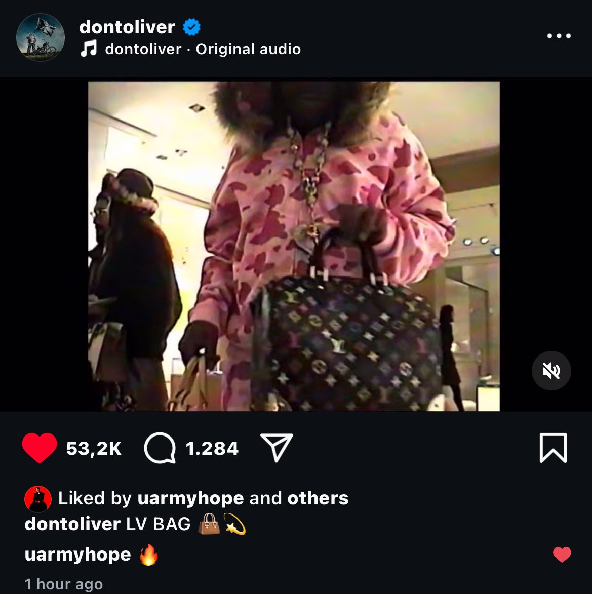 jhopewaist's tweet photo. j-hope liked and commented on Don Toliver’s new post with LV BAG 👀 https://t.co/rPjPm3zYZZ