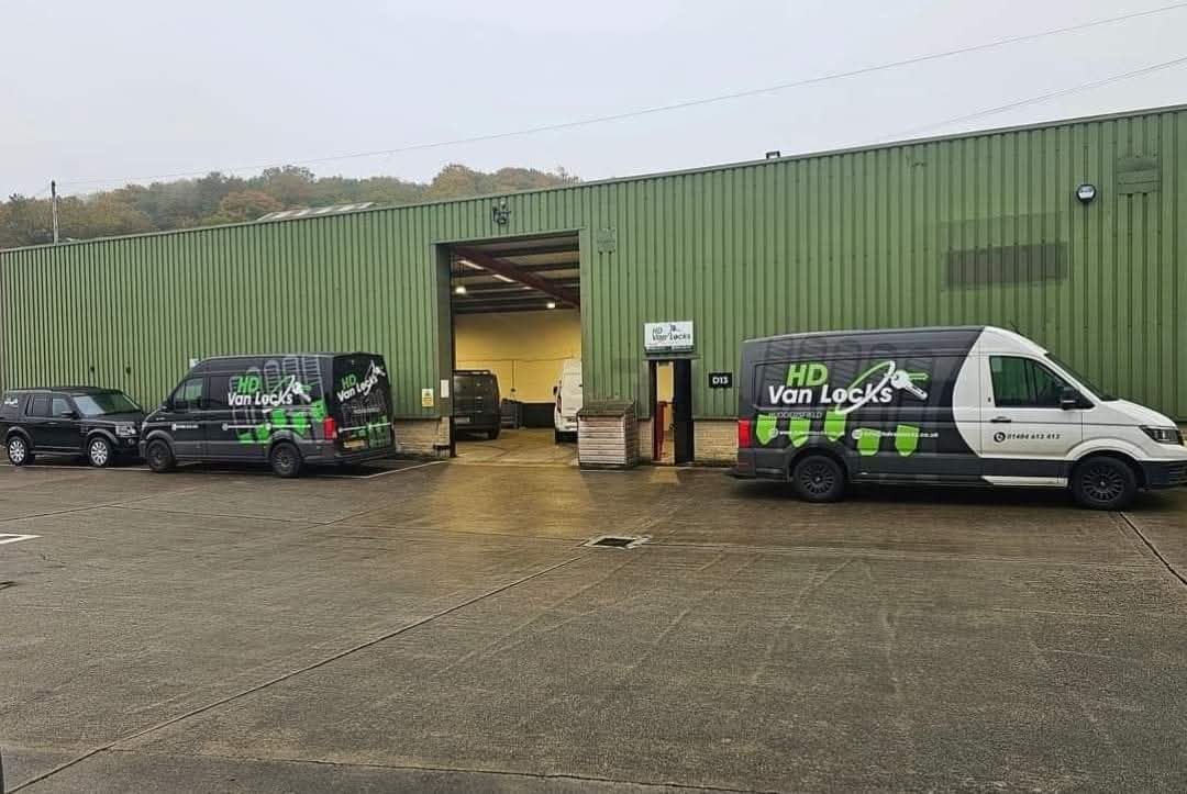 HD Van Locks tweet media