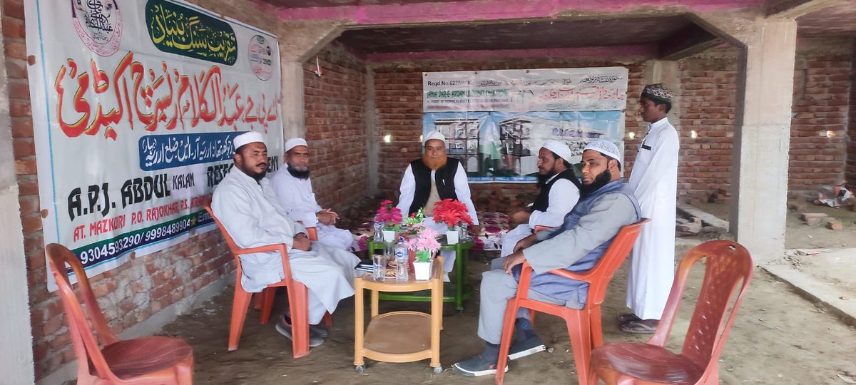 AbulTrust's tweet photo. والد محترم جناب حضرت مولانا کبیرالدین فاران صاحب مظاہری کے ہمراہ جناب حضرت مفتی انعام الباری صاحب کا قائم فرمودہ ادارہ (زیر تعمیر“اے،پی،جے،عبدالکلام ریسرچ اکیڈمی “) رجوکھر،ارریہ میں حاضری کی سعادت نصیب ہوئی
#khaquaan #noorul_maarif #aewtpurnea #arshad_kabir #al_faran #Madrasa https://t.co/GCclKeFQvf