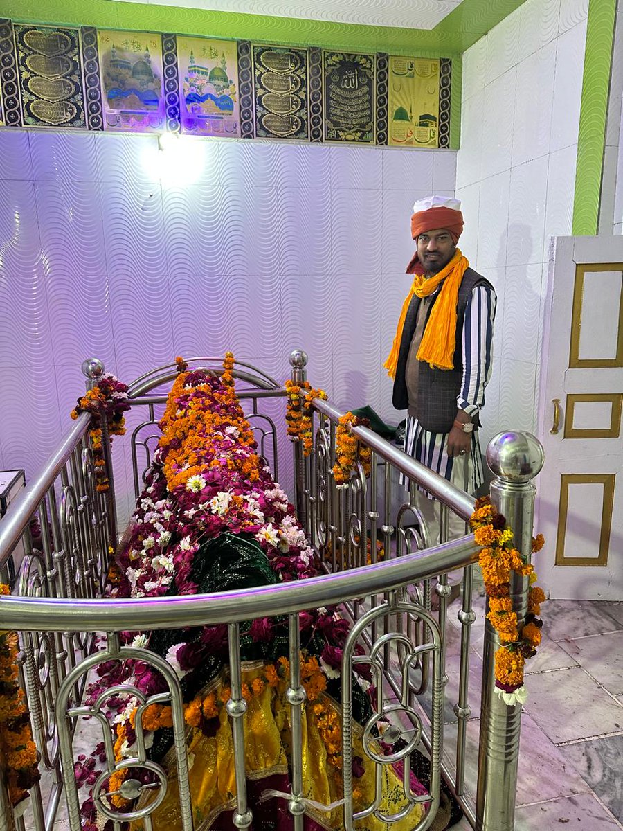 BabaNasirHashmi's tweet photo. उर्स ए मुबारक दरगाह हज़रत बाबा अधियारी शाह रहमतुल्ला अलैह
गांधी पार्क गोंडा
Urs E Mubarak Dargah Hazrat Baba Adhiyari Shah Rahmatullah Alaih
 Gandhi Park Gonda
Dargah Hazrat Baba Adhiyari Shah R.A. Gandhi Park Gonda https://t.co/muCpsPxSsx