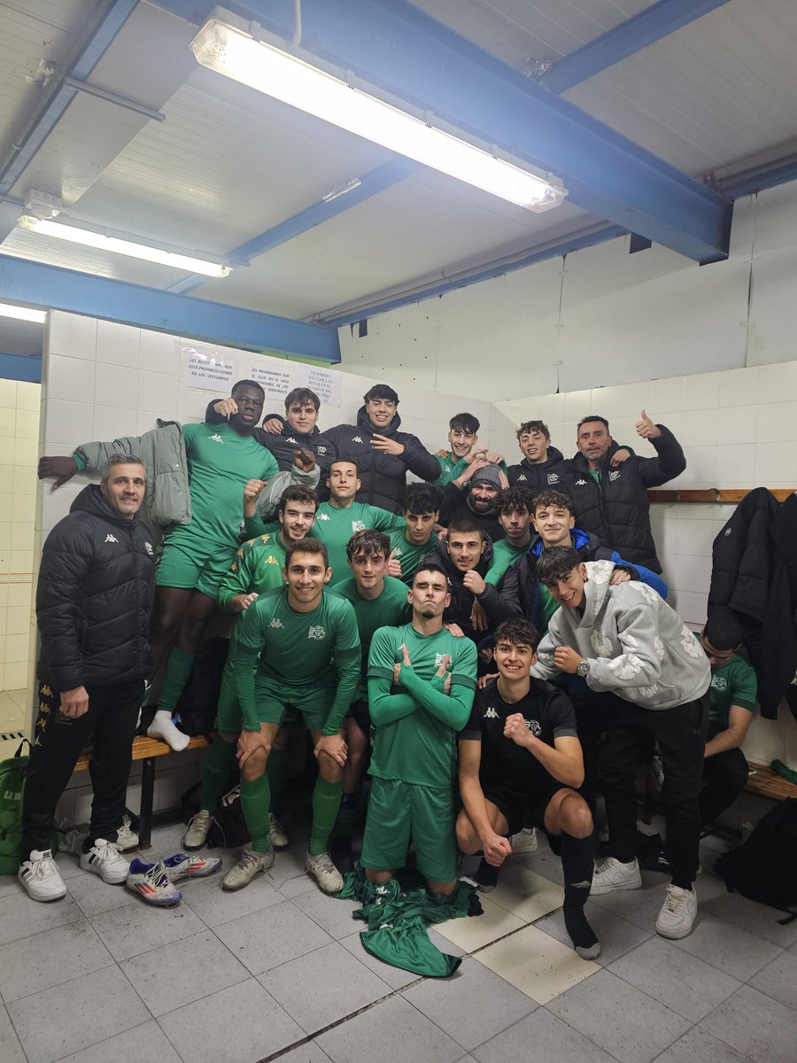 CDVictoriaCF's tweet photo. 🟢 AFICIONADO "B" | Nuestro Aficionado B acaba la primera vuelta sin conocer la derrota tras imponerse por 5-0 al @CdlaCisterniga 

⚽Goles de:
Sergio
Aitor
Alberto
Aymane
Amine

#AficionadoB #CDVictoriaCF https://t.co/L6hcLgRLJp