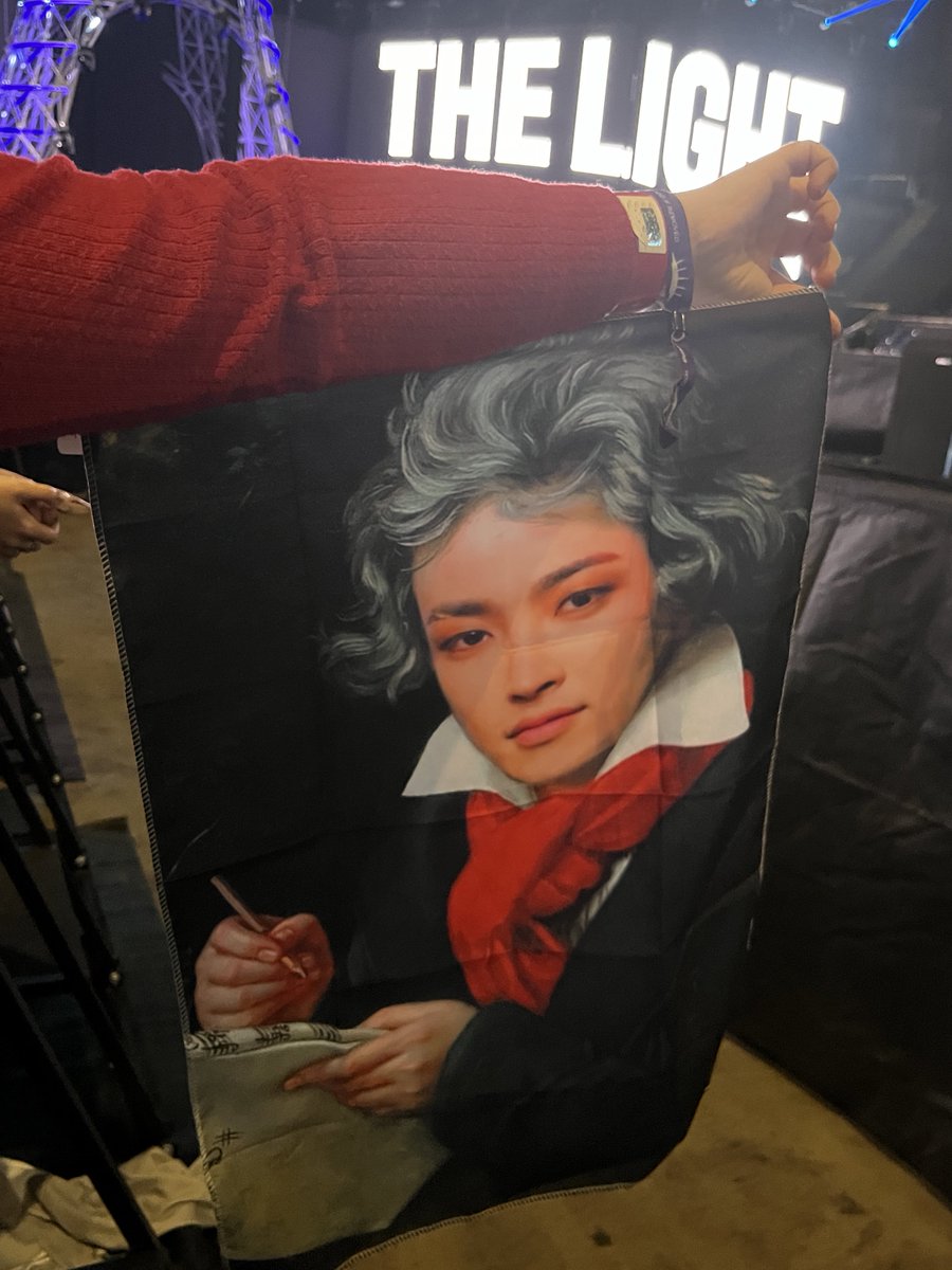 HONGJOONG LOVED MY FLAG 😂😂😂