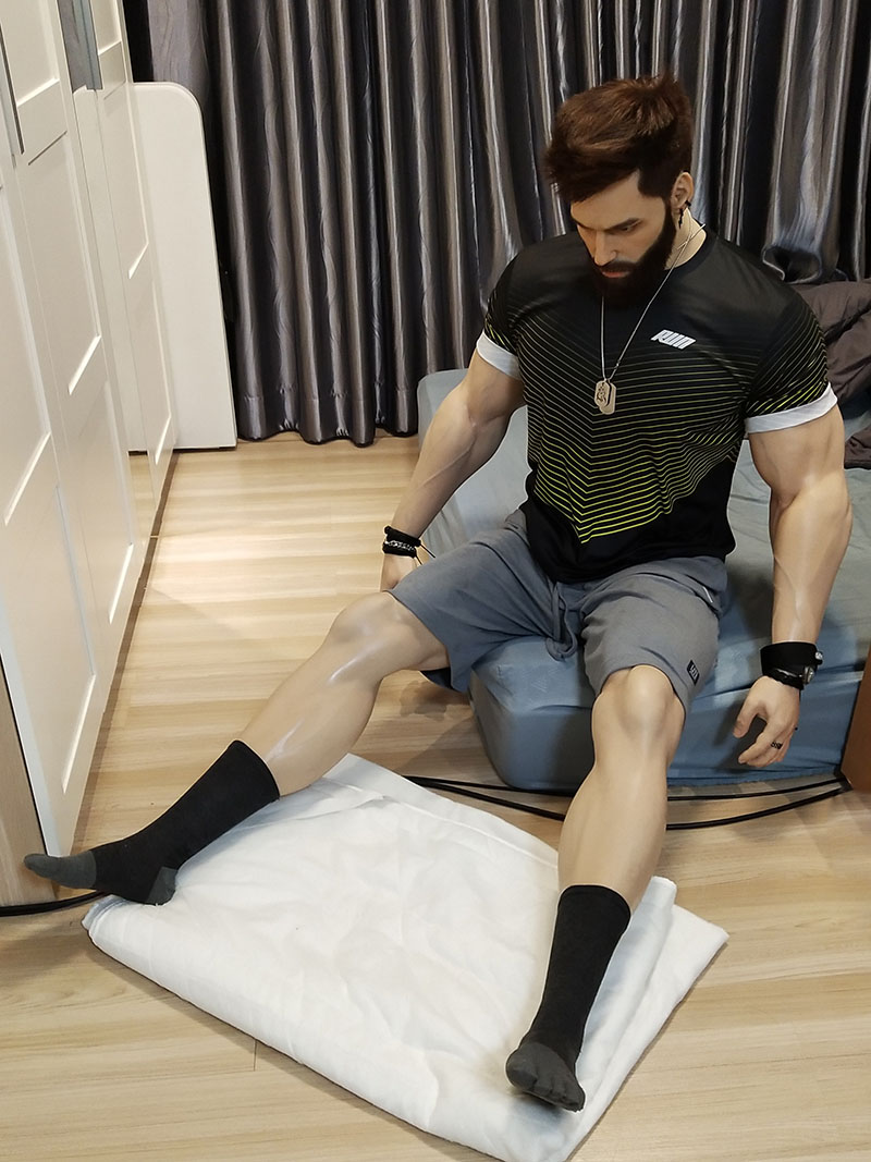Ben_g_CopperArt's tweet photo. Its body was strong, but its eyes were empty and thoughtless. Its lips were slightly parted, which really attracted me to explore it. #malesexdoll #sexdoll #Realing #Realingdoll https://t.co/8hCXcTLy74