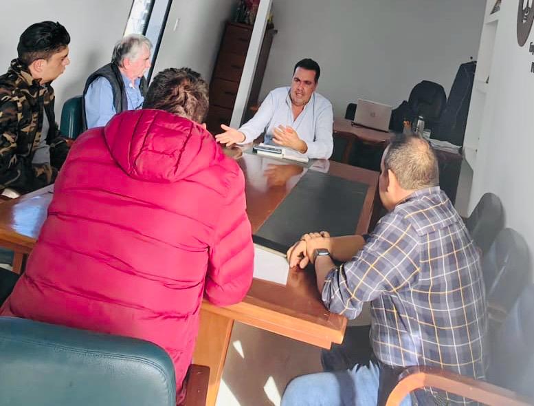 EmpresasPB's tweet photo. En esta oportunidad, recibimos al alcalde de #Chiscas y su equipo de trabajo para aunar esfuerzos en la gestión del Plan Maestro de Alcantarillado y la Planta de Tratamiento de Aguas Residuales, proyectos clave para el bienestar de la comunidad.
#EmpresasPúblicasDeBoyacá https://t.co/PL82TFAsgm