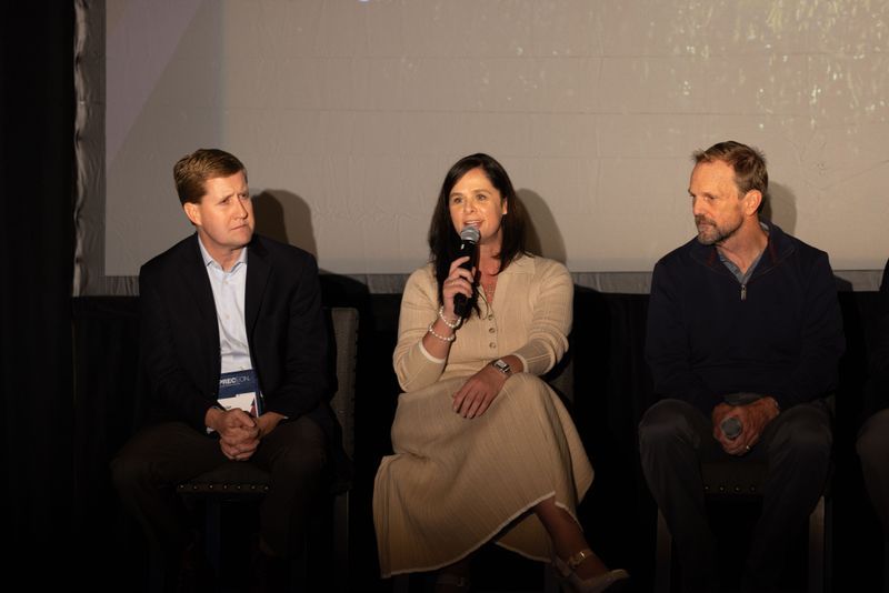 ElzandiO's tweet image. We recently met with almost 200 of our Preceon Ground Breaker farmers in Tucson! These growers have partnered with Bayer Crop Science to co-develop this new product and give us direct feedback on how #TeamBayer can continue to innovate and bring solutions to growers worldwide.