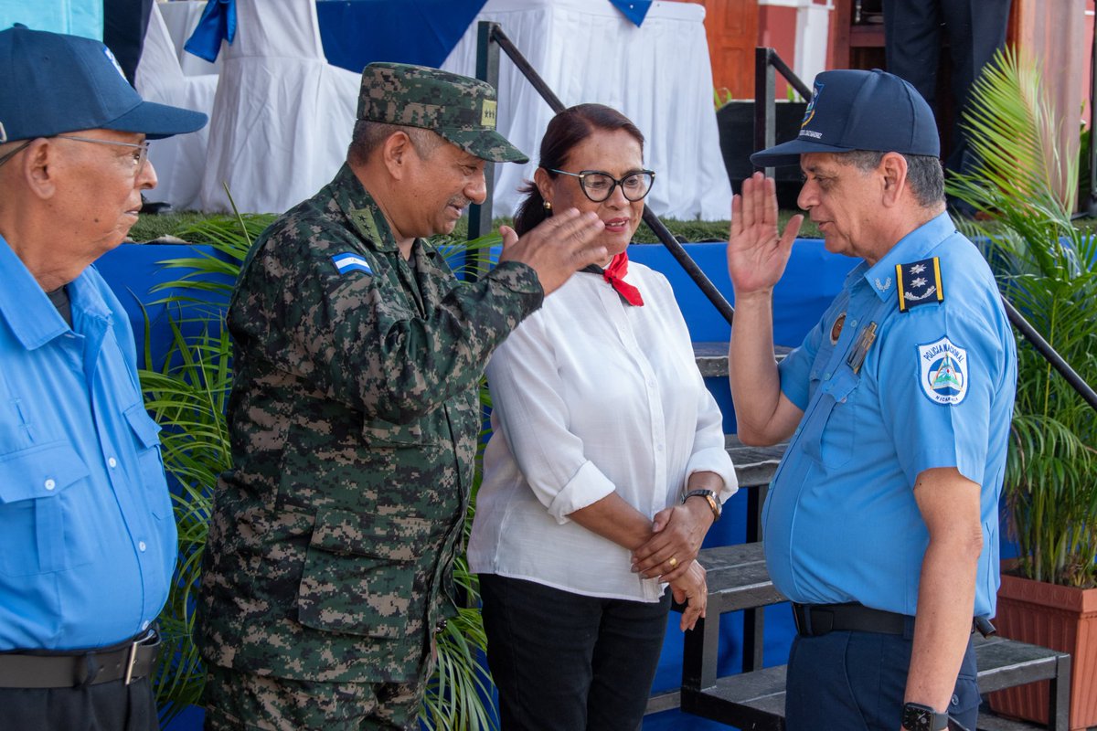 Hoy, en el departamento de #Granada, 2,000 compañeros y compañeras se juramentaron como parte de la heroica Policía Voluntaria "Comandante Julio Buitrago". 👮‍♂️👮‍♀️  🇳🇮❤️🖤

#2025AvanzandoEnRevolución