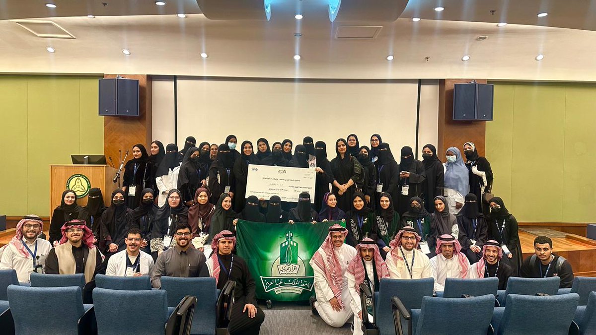 kauedu_sa's tweet photo. 🎉 فريق من طالبات كلية التمريض بـ #جامعة_الملك_عبدالعزيز يحقق المركز الثالث 🥉 في #هاكاثون_الابتكار_الصحي بنسخته الخامسة بـ #كاساو @KSAU_HS عن مشروع “Smart Stoma Pouch” الذي يقدم حلولًا مبتكرة لمرضى فغر القولون.

🔹 عضوات الفريق:
رنا الحربي
رفال بن قرصين
وفاء السلمي
شهد كنساره

🔹 بإشراف:
د. نسرين الغامدي
أ. نوف الحسيني

#KAU #الابتكار