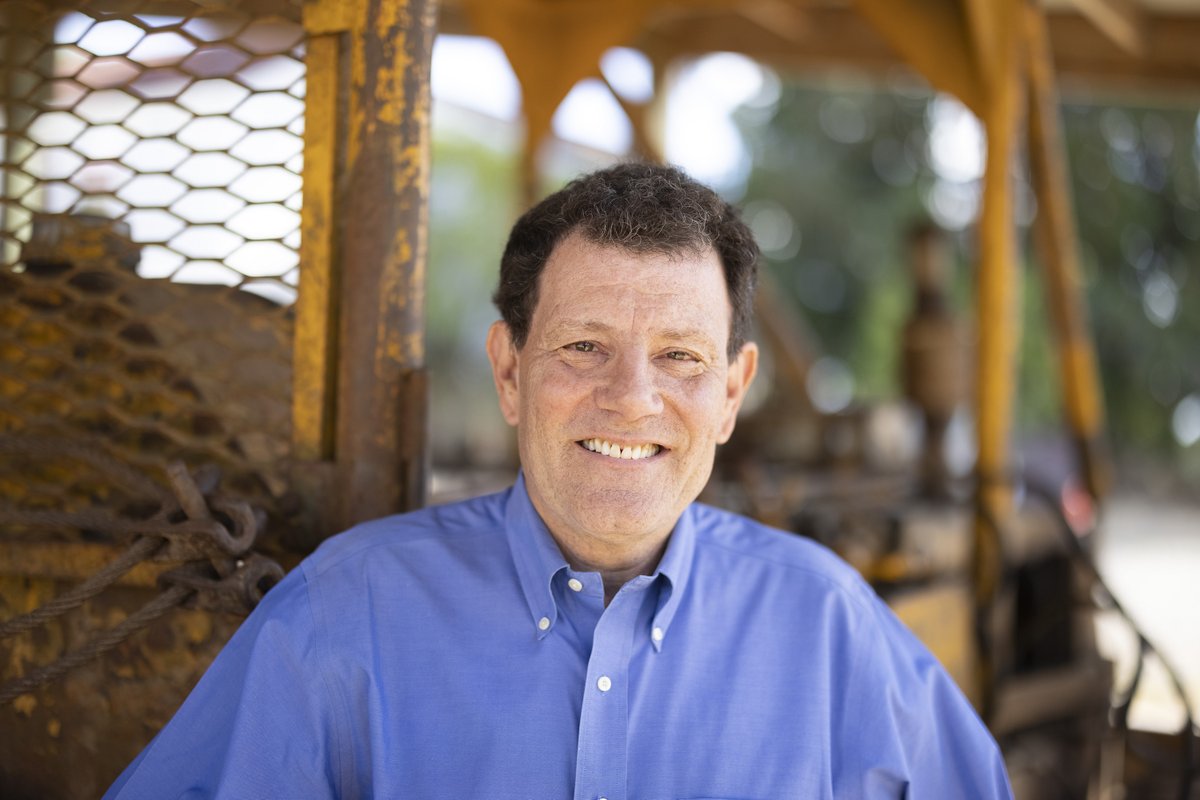 OregonState's tweet photo. We’re thrilled to announce this year’s university-wide commencement speaker: @NYTimes columnist and best-selling author @NickKristof! Kristof will address OSU graduates June 14 as they begin their lives beyond OSU. 
 
Learn more: https://t.co/UtPDtMzkSg #BeaverGrad https://t.co/G0yV94n6Vd