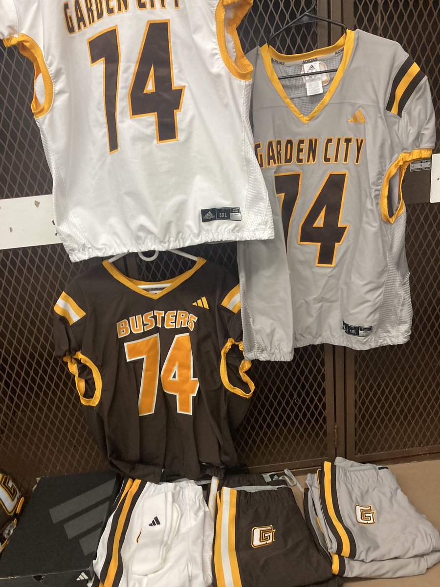 melloLurks tweet media