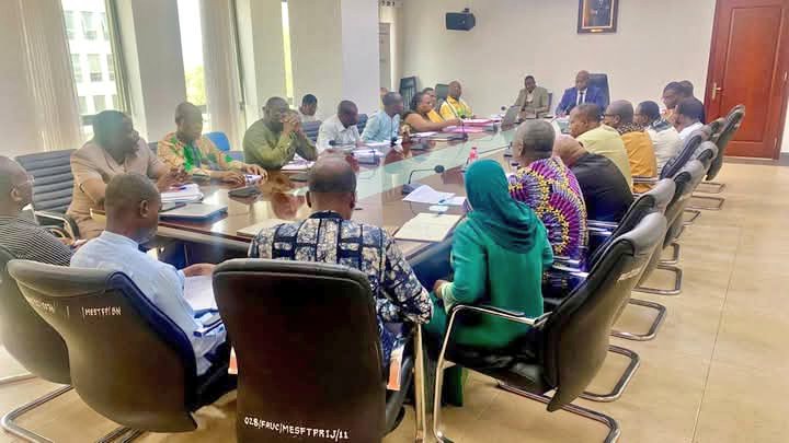 J’ai convié à une séance de travail, le 16 01 25, les inspecteurs Chefs de Groupes Permanents Spécialisés de chaque discipline/spécialité. Ensemble nous avons dégagé les mesures et stratégies plausibles pour l’amélioration des résultats au titre de l’année scolaire en cours.
#KYC