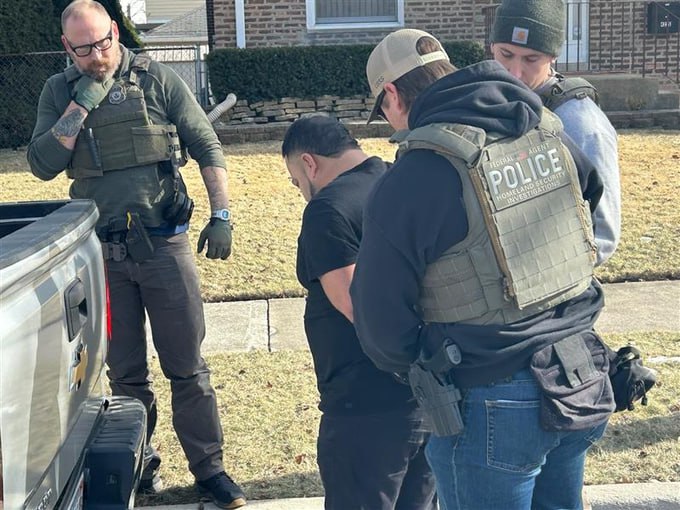 WhiteJoin04's tweet image. ICE's transparency on arrests is critical to our safety! President Trump's strong leadership ensures we protect our country. ICE, keep up the good work! Let's defend our borders and deport criminals.