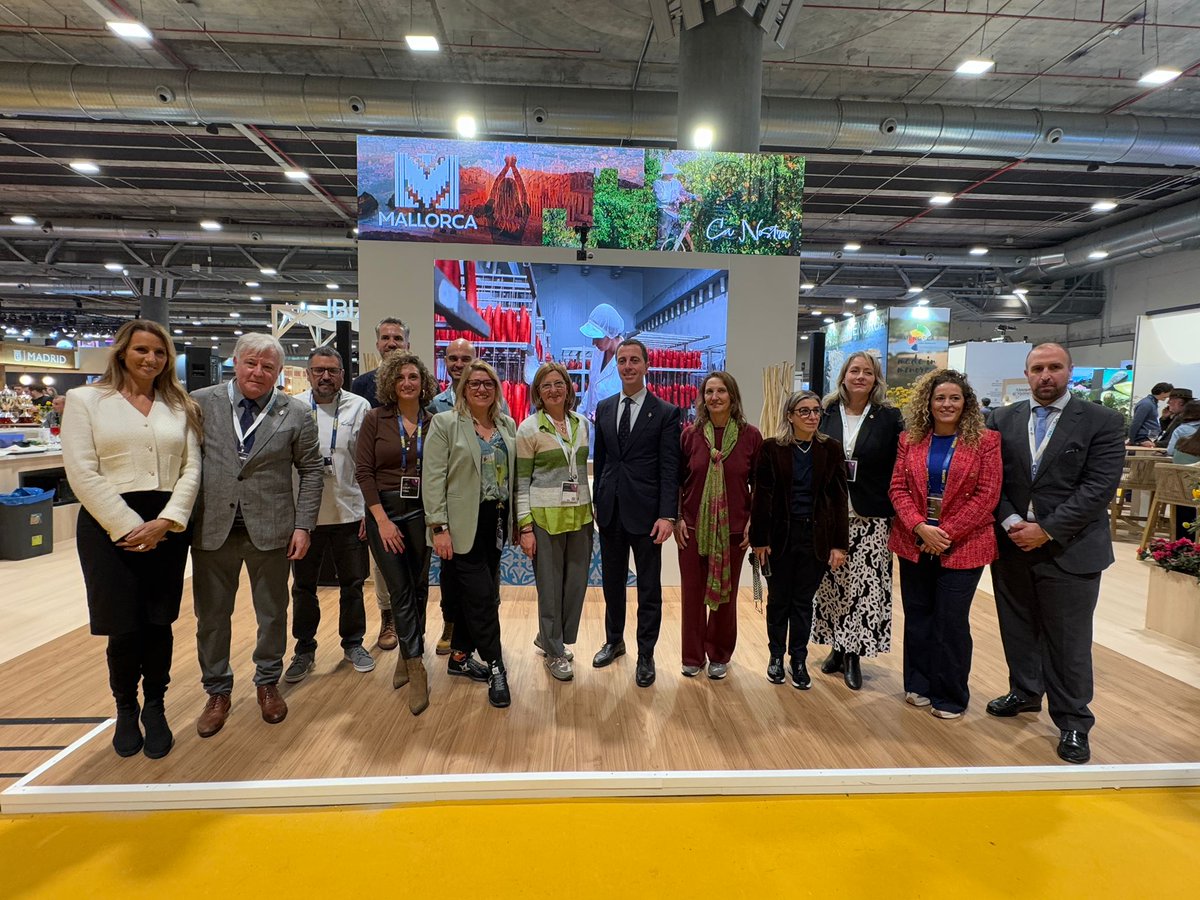 BinissalemDO's tweet image. 27/1 Éxito de público en stand #Mallorca @madridfusion con showcookings Ascaib #miquelserra #martarossello #miquelcalent #xescreina #javierhoebeck #PauLlull catas de @productelocal @SobrasadaMLLC @OlideMallorca @OlivadeMallorca @Dosperellons @LaFlordeSal con vinos @BinissalemDO