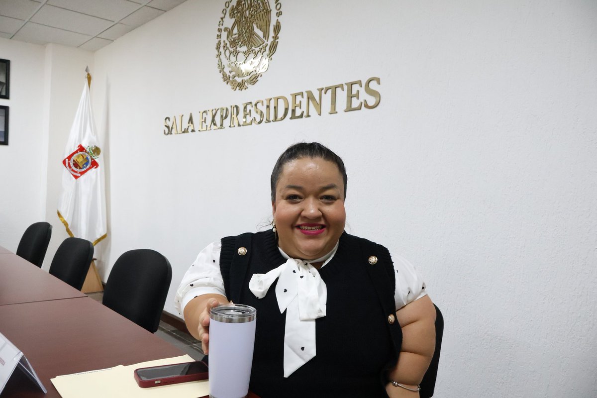 _KellyCabrera_G's tweet photo. ¡Qué tal Bandita! 🫡
Espero que su lunes esté yendo muy bien, les comento que ya me encuentro lista para la reunión previa con el grupo Parlamentario de Morena desde el H. Congreso del Estado de Oaxaca ✨

#SomosdelTamañodeNuestrosSueños https://t.co/pRZ3x8WDtl