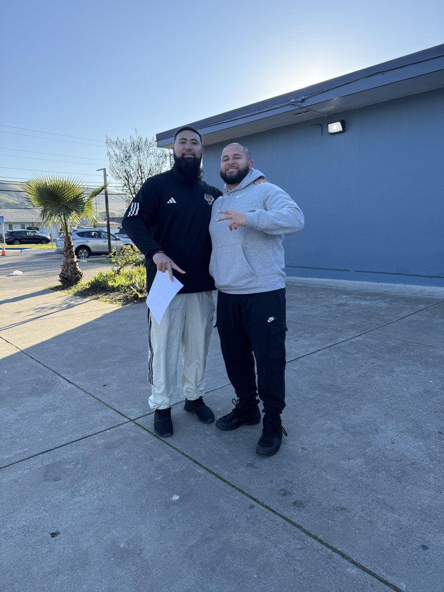 CoachPange_5 (@pangelinajohn) on Twitter photo Always good running into my USO <a href="/coachaliifua/">Ricky Aliifua</a> thank you for stopping by Tennyson this morning. Always good running into my USO <a href="/coachaliifua/">Ricky Aliifua</a> thank you for stopping by Tennyson this morning.