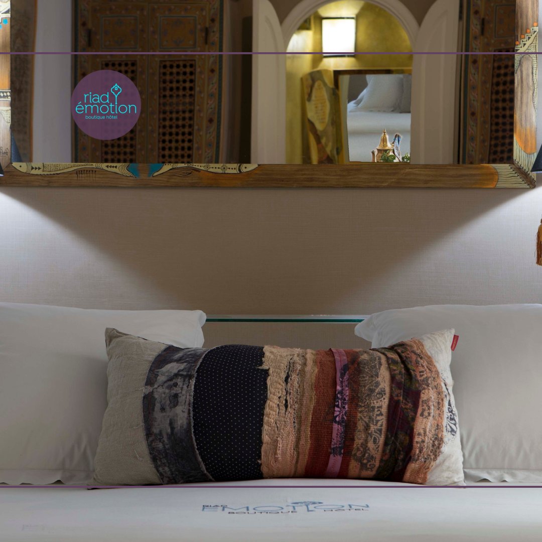 RiadEmotion's tweet photo. Laissez-vous bercer par la douceur des Alizés 🌬️.
Notre chambre, avec sa vue paisible sur le patio 🌿,
vous offre un lit King Size 🛏️, salle de bain privée 🛁,
et tout le confort pour un séjour inoubliable ✨:
Un havre de sérénité vous attend 😌💙.
#Welcome https://t.co/0JcQ2Ovn3Y