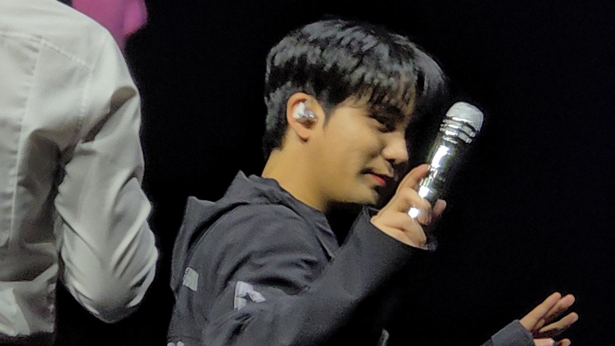 AlexisEve8's tweet photo. Ateez london Soundcheck 
#ateez #ateezlondon #jongho https://t.co/nx1EKErHLA