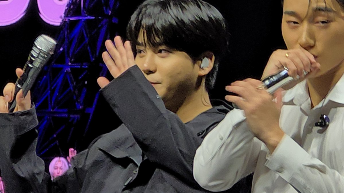 AlexisEve8's tweet photo. Ateez london Soundcheck 
#ateez #ateezlondon #jongho https://t.co/nx1EKErHLA