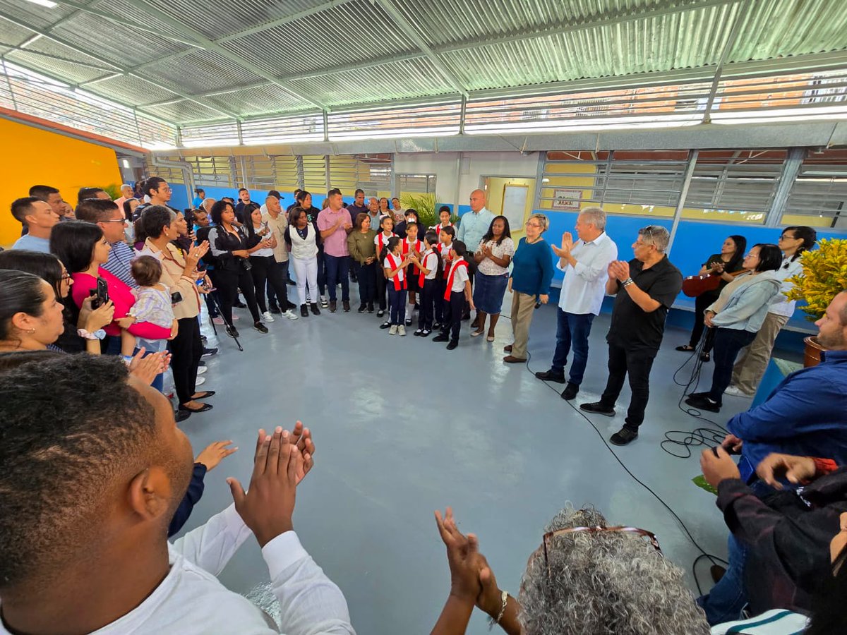 MirandaGob's tweet photo. Gobierno Bolivariano rehabilitó escuela Adolfo Navas Coronado en Miranda

#27Ene #Miranda https://t.co/D1oG86wpP1 https://t.co/jo2UORUrcS