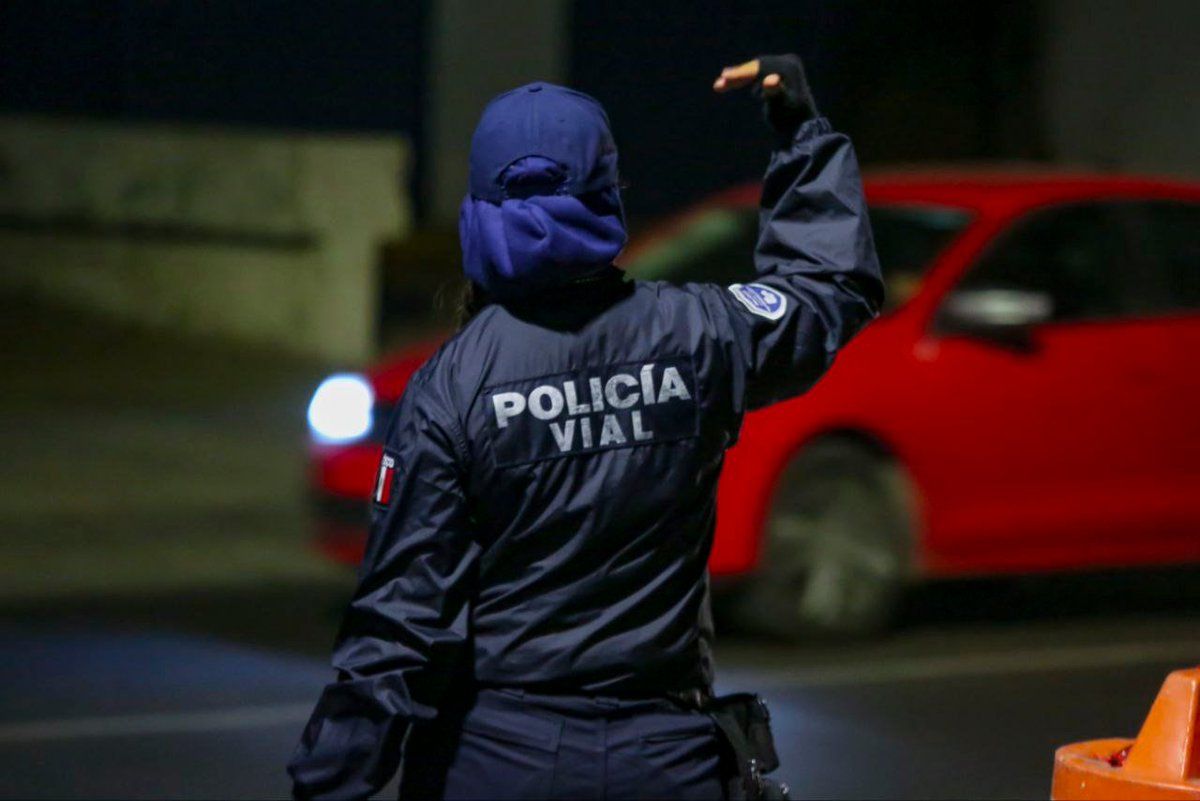 JaliscoVial's tweet photo. Si alguno de nuestros oficiales actúa de manera indebida o si eres testigo de algún acto corrupción, puedes hacer tu reporte llamando al 📞 3338192400 ext. 17336. 👮🏻‍♀️👮🏻‍♂️

Respeto en cada acción. Si algo no está bien, ¡denúncialo! 🚔📞 https://t.co/Bol4W0erbY