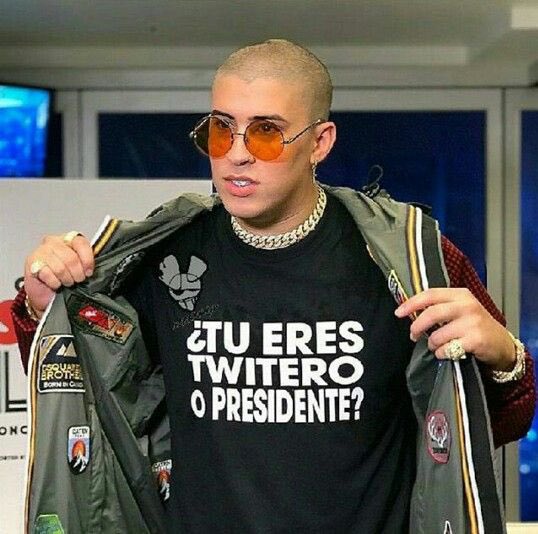 cagnastfu's tweet photo. Esta comparación es absurda. Bad bunny siempre ha hablado de las problemáticas de SU país, ha protestado y hasta le dedicó su último álbum. Siempre ha mostrado su descontento con Trump. Mientras tanto, la otra finge ser mexicana y ni siquiera habla español. No hay comparación. https://t.co/ut79KNSZBV