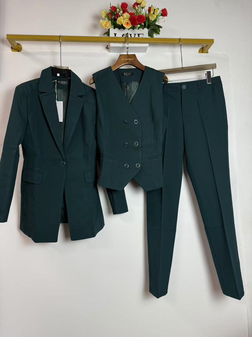 Charisbee's tweet photo. LADIES SUITS

Elevate Your Professional Style

_3-PIECE SUITS_🥰🥰
A tailored jacket, matching waistcoat, and pair of trousers for a polished finish.

Whether you're heading to the boardroom or a formal event, our Ladies Suits Collection has got you covered @becky_clothingstore https://t.co/00x5EVTfs5