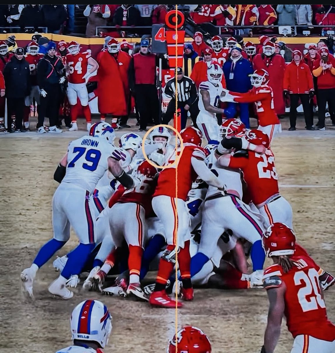 zn3usd348com1's tweet photo. @AB84 It’s not as clear as it seems, it was close. Damn close, and that angle of AB’s photo can be deceiving https://t.co/lTlOrty9Pl