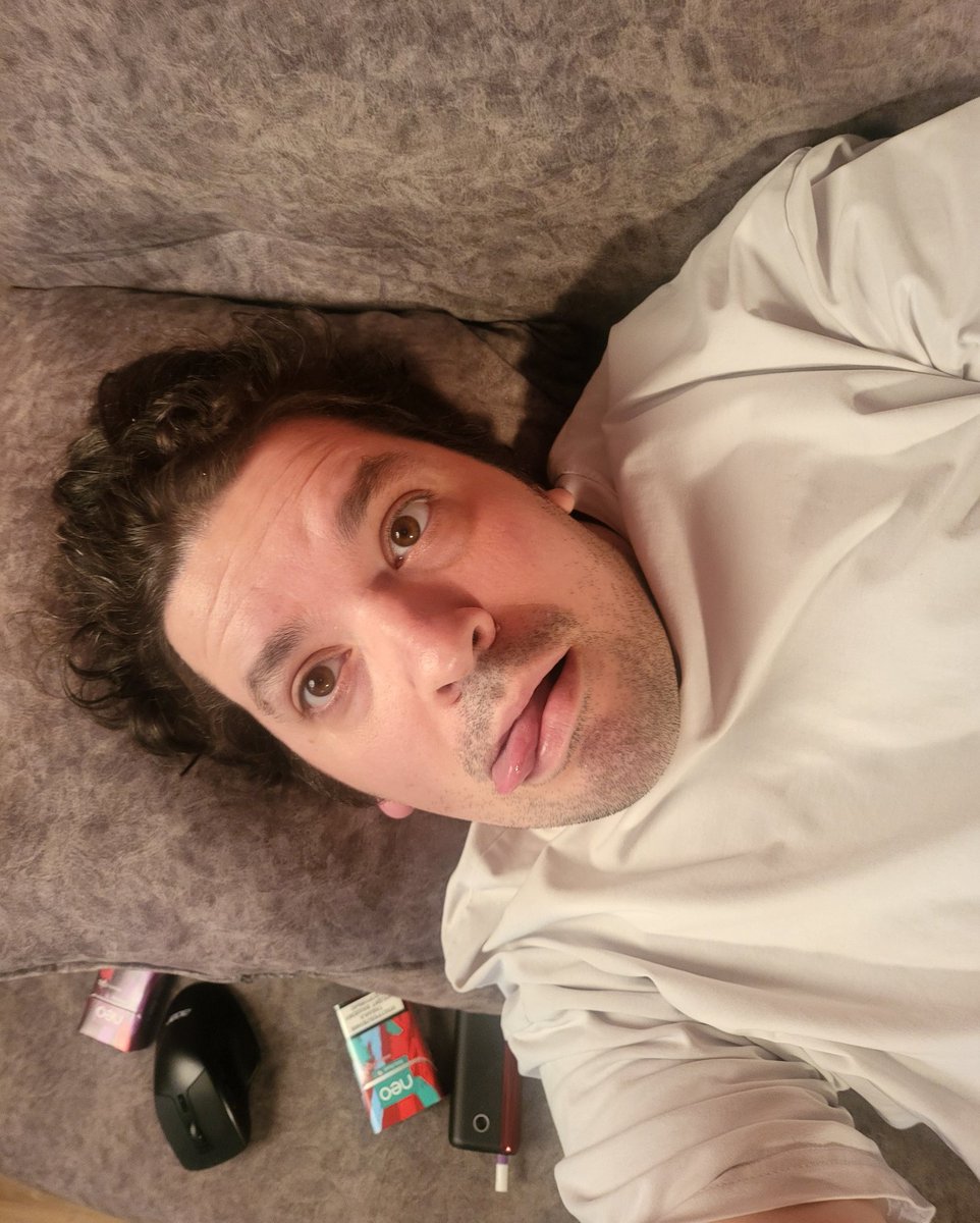 ChubearAV's tweet photo. When a streamer gets sad during a broadcast https://t.co/pjMqUnUnt9