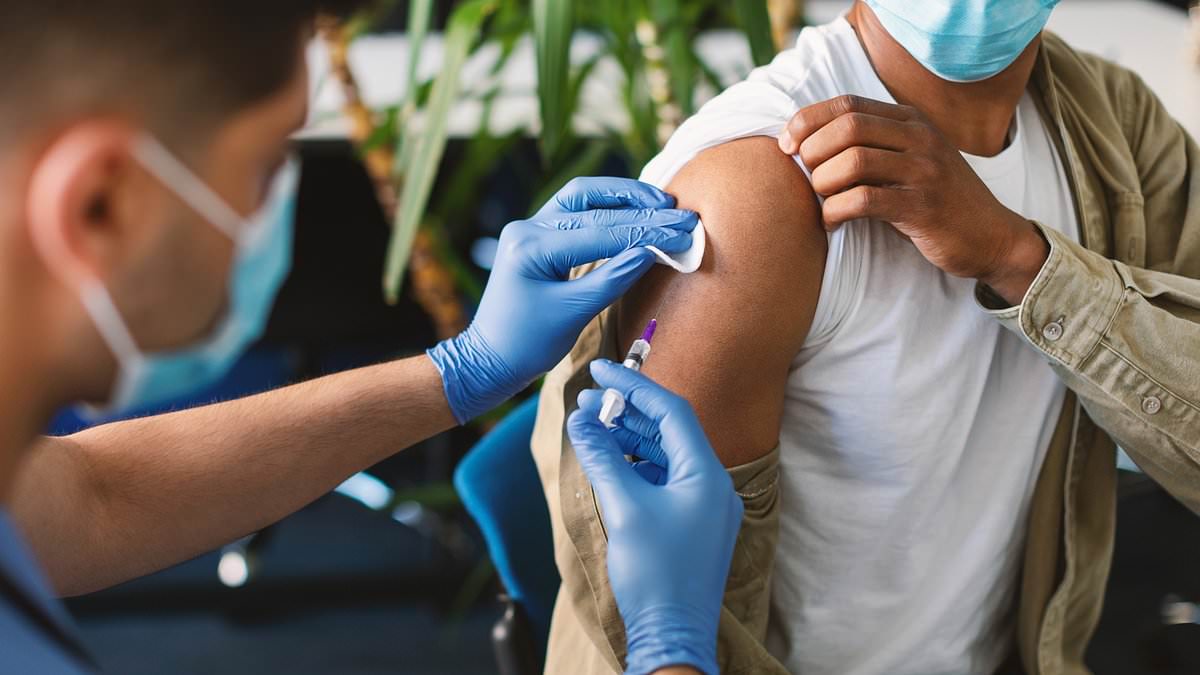 Scientists call for more research into Covid vaccine side effects after unexplained spike in heart conditions trib.al/TvhtW3x