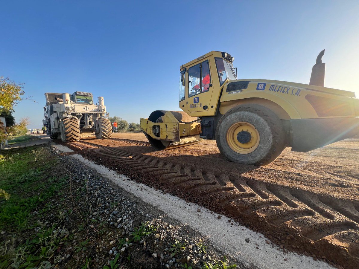 mefiexsa's tweet photo. 📸 Avanzamos con firmeza en Torre de Miguel Sesmero 🚧

Estamos trabajando en la estabilización del suelo mediante la técnica de suelo-cemento, garantizando una base sólida y duradera para las futuras vías. 💪🌍

🔹 Innovación y calidad en cada paso. https://t.co/OKD1VfUnPB