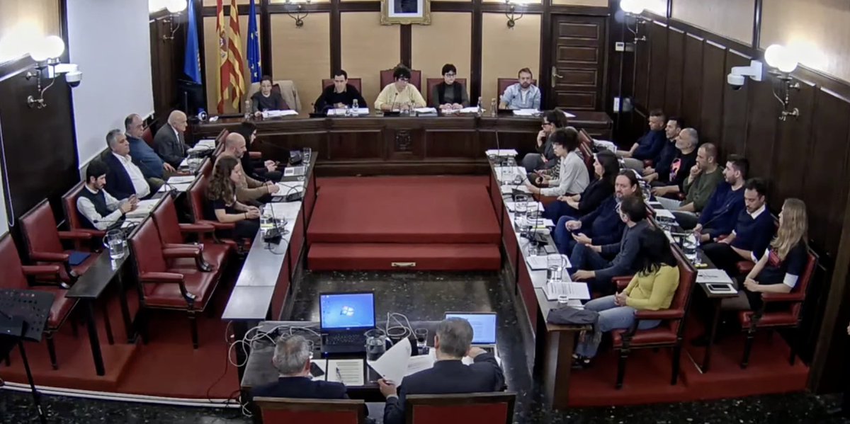 🗣️Bàrbara Ferrer <a href="/Brbra8/">Bàrbara Ferrer Escobar</a> : Manifestem la preocupació mundial pel manteniment de molts dels drets que s’han adquirit a base de lluita i esforços i que ara es veuen amenaçats per aquestes ideologies llunyanes als drets humans. #santacoloma #plegramenet 🌹