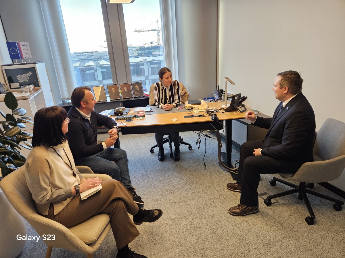 EuropeLiver's tweet photo. Incredible strides for liver health!  

It was an enormous privilege for ELPA President Marko Korenjak, ELPA Director Milan Mishkovikj, and Beatrice Credi, Head of our Brussels Office, to meet the extraordinary and inspiring MEP Irena Joveva of the Renew Europe Group. Her vision, passion, and dedication make her a true changemaker in policymaking. 💪  

Together, we are tackling one of the most #preventable diseases of our time: #LiverCancer, alongside Chronic Liver Disease, #FattyLiverDisease (#MASLD/#MASH), Hepatitis, and  #Alcohol-Related Liver Disease. For the first time in history, we stand on the brink of eliminating #Hepatitis B, C, and D, reducing Liver Cancer, and transforming outcomes for millions of people around Europe. 🌍💙  

Through the power of early detection and  #screening programs, we can reshaping the future of liver health and reducing the devastating impact of #cardiovascular diseases and strokes#.   

This is a historic moment—a chance for Europe 🇪🇺 to lead the way, united and unique, in building a healthier and stronger future. Together, we are unstoppable! 🙌💡  

Let's keep changing lives, making history, and putting liver health at the top of the health agenda.   

#LiverHealth #PublicHealth #PreventativeCare #EuropeUnited #InnovationForHealth #RenewEurope #TogetherWeCan

#EuropeanLiverScreeningWeek
October #LiverCancerAwarenessMonth 
#RobertaMetsola #EuropeanParliament #LiverHealth #FreeScreening #LiverAwareness #HealthForAll #TakeCareOfYourLiver #EUCancerPlan #LiverCancer #MASH #MASLD #NCDs #obesity #hepatitis #Alcohol #RareLiverDiseases 

@Europarl_EN @RobertaMetsola @EC_HERA @EU_HaDEA @EU_Health @EMA_News @EU_Commission @SKyriakidesEU @WHO_Europe @hans_kluge @RobbButler2 @CSOGroupEESC @EASLnews @EASLedu @EASOobesity @EASOobesityECN @ECPObesity @dice_europe @eupatientsforum @PFMDwithPatient @ECDC_EU @AleksanderKrag @DebbieShawcros1 @ILCAnews @myESMO @my_ueg @uicc @IARCWHO @GLOBOCAN_GCO @mromerogomez @Marko_Korenjak @BCLC_group @Liver_Screen @LiverAim @FattyLiverA @GlobalHep @VeronikaVsetic @BeaCredi @EU_ENV @vonderleyen @IJoveva @MKDmilanM @eupatients @SOS_hepatites @Liver4Lifeuk @EPHA_EU @NCIResearchCtr  @CancerPatientsE @RenewEurope